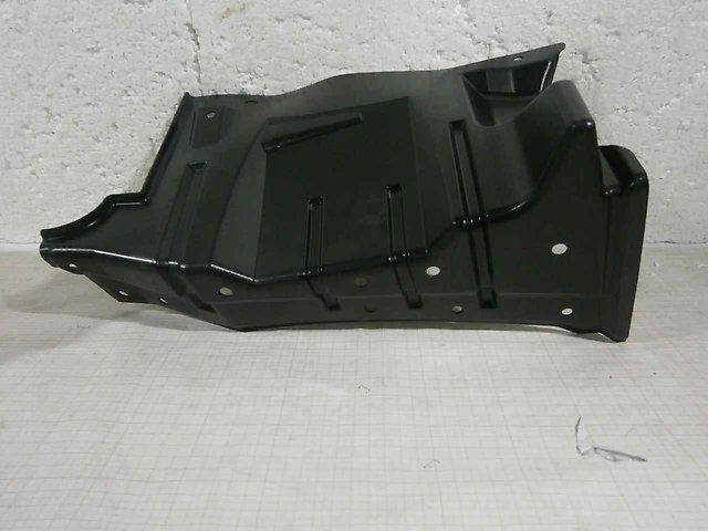 MN154379 Mitsubishi Proteção de motor esquerdo