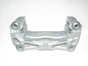 26225AG100 Subaru Braçadeira do freio de suporte dianteiro