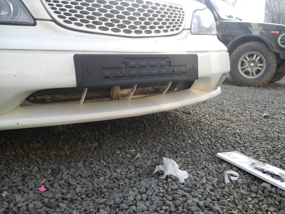 9621895F0B Nissan/Infiniti Painel de fixação de matrícula dianteira