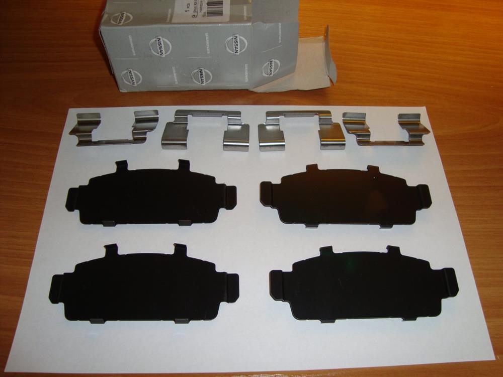 4108095F0A Nissan/Infiniti Kit de molas de fixação de sapatas de disco dianteiras