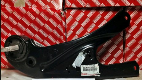 Braço oscilante (tração) longitudinal inferior direito de suspensão traseira Toyota 4876048060 preço, a partir de 150,27 USD
