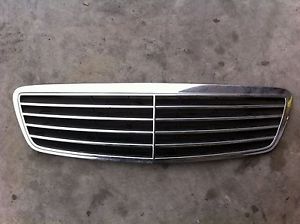 Grelha do radiador Mercedes A22088003839040 preço, a partir de 96,67 USD