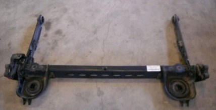 7701470592 Renault (RVI) Viga de suspensão traseira (plataforma veicular)