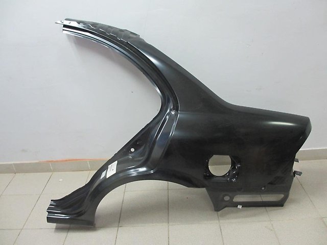 7810195F0B Nissan/Infiniti Pára-lama traseiro esquerdo
