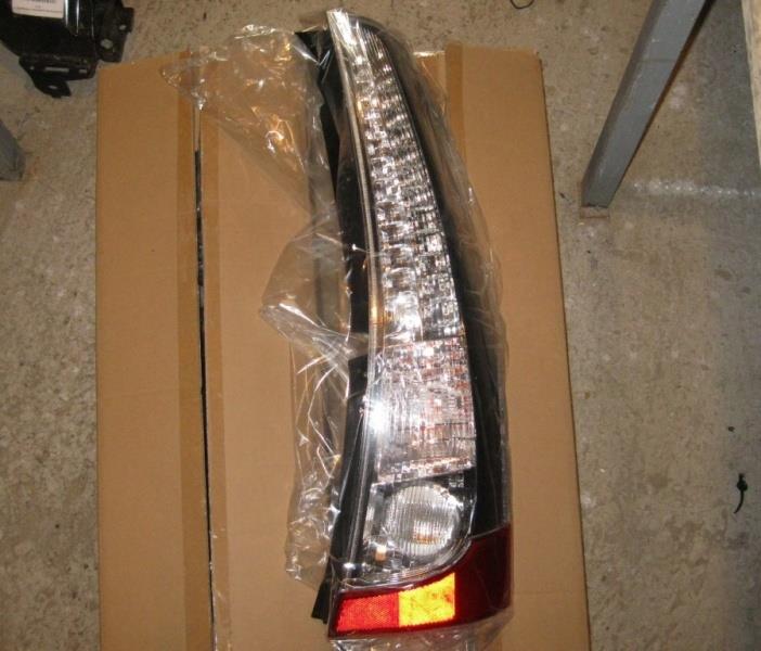 8330A212 Mitsubishi Lanterna traseira direita