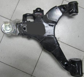 4806809100 Toyota Braço oscilante inferior direito de suspensão dianteira