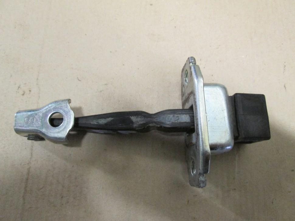Limitador traseiro de abertura de porta Mitsubishi 5702A079 preço, a partir de 37,31 USD