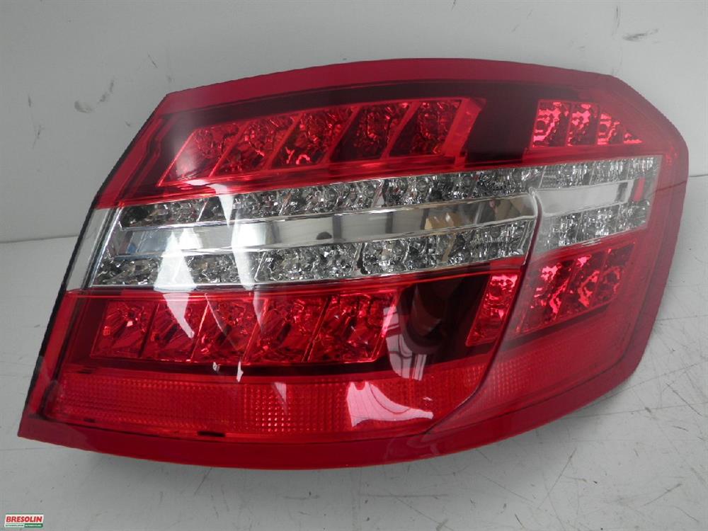 A2128201264 Mercedes Lanterna traseira direita externa