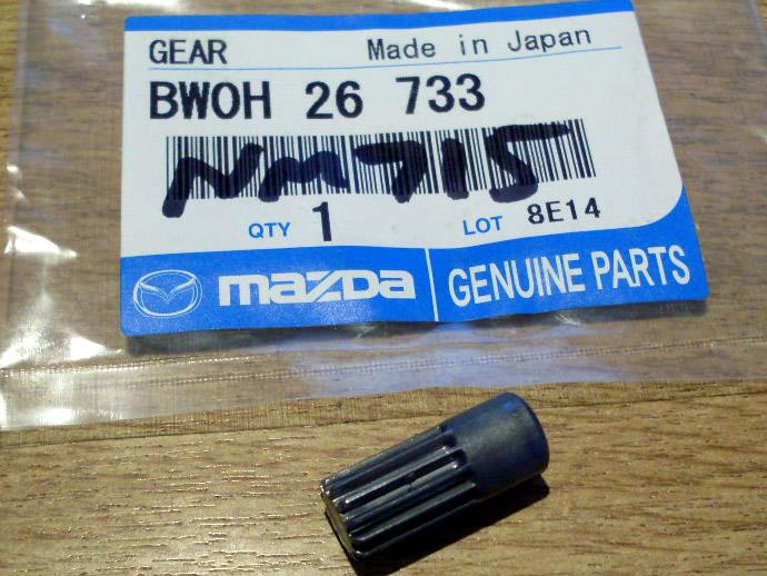BW0H26733 Mazda Bucha de suporte do freio dianteiro