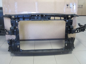 8P0805588L VAG Suporte do radiador montado (painel de montagem de fixação das luzes)