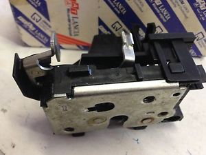 51843468 Fiat/Alfa/Lancia Fecho da porta dianteira direita
