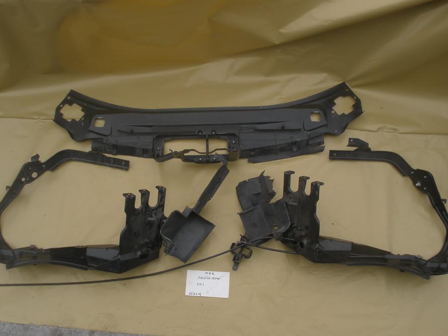 2216200291 Mercedes Suporte direito do radiador (painel de montagem de fixação das luzes)