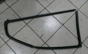 1U4839432B VAG Guia de vidro de quadro da porta traseira direita