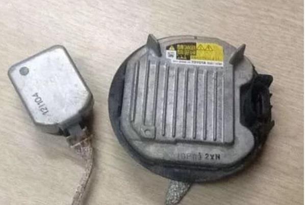 8110760F10 Toyota Unidade de encendido (xénon)