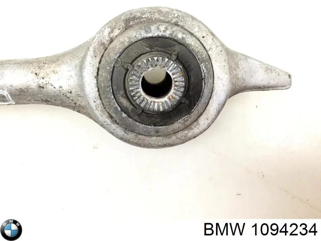 1094234 BMW Braço oscilante inferior direito de suspensão dianteira