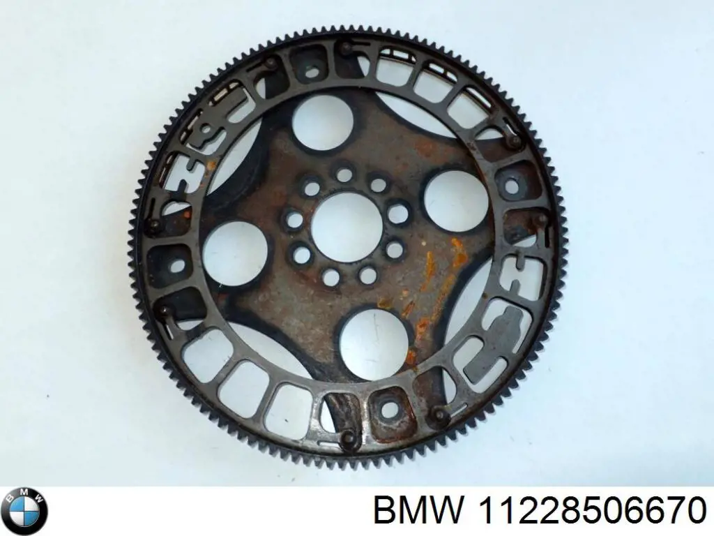 11228506670 BMW Volante de motor