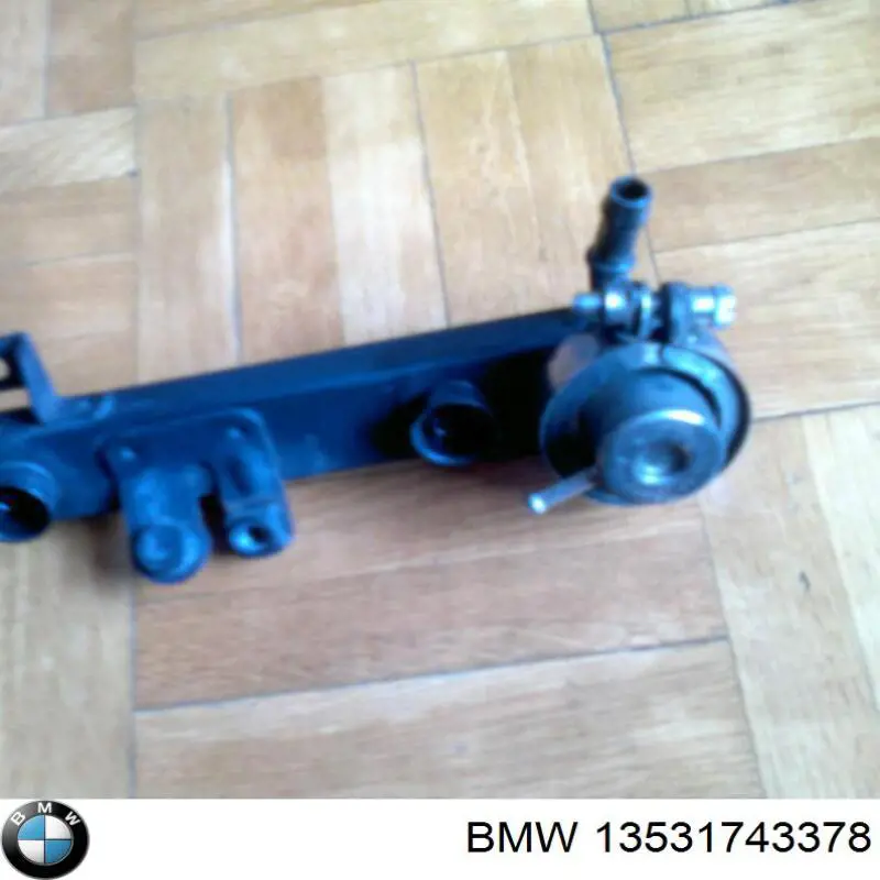 Compre 13531743378 BMW Regulador de pressão de combustível na régua de injectores
