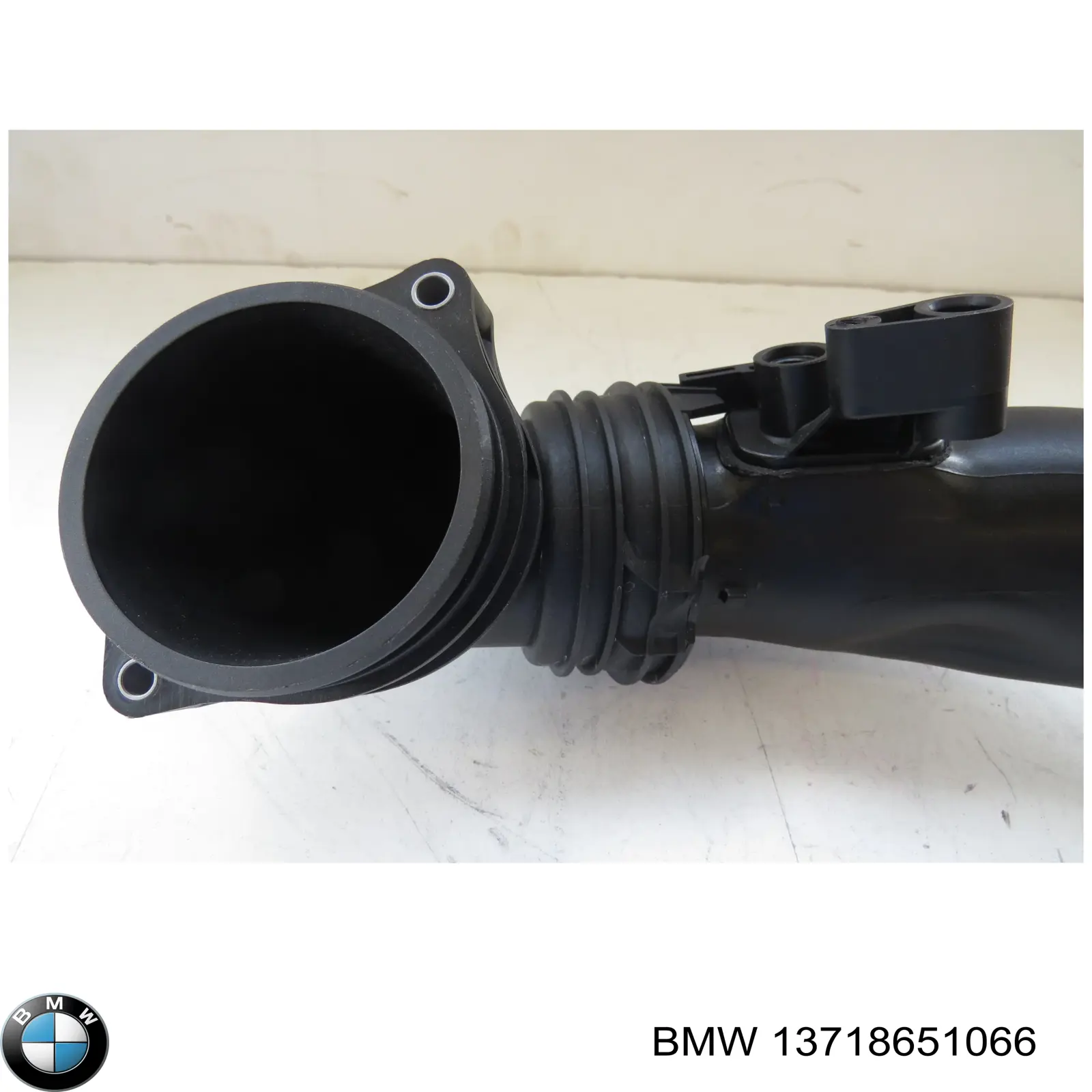 13718651066 BMW Cano derivado de ar, entrada na turbina (supercompressão)