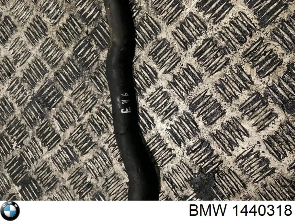 Cano derivado de ventilação de cárter (de separador de óleo) 1440318 BMW