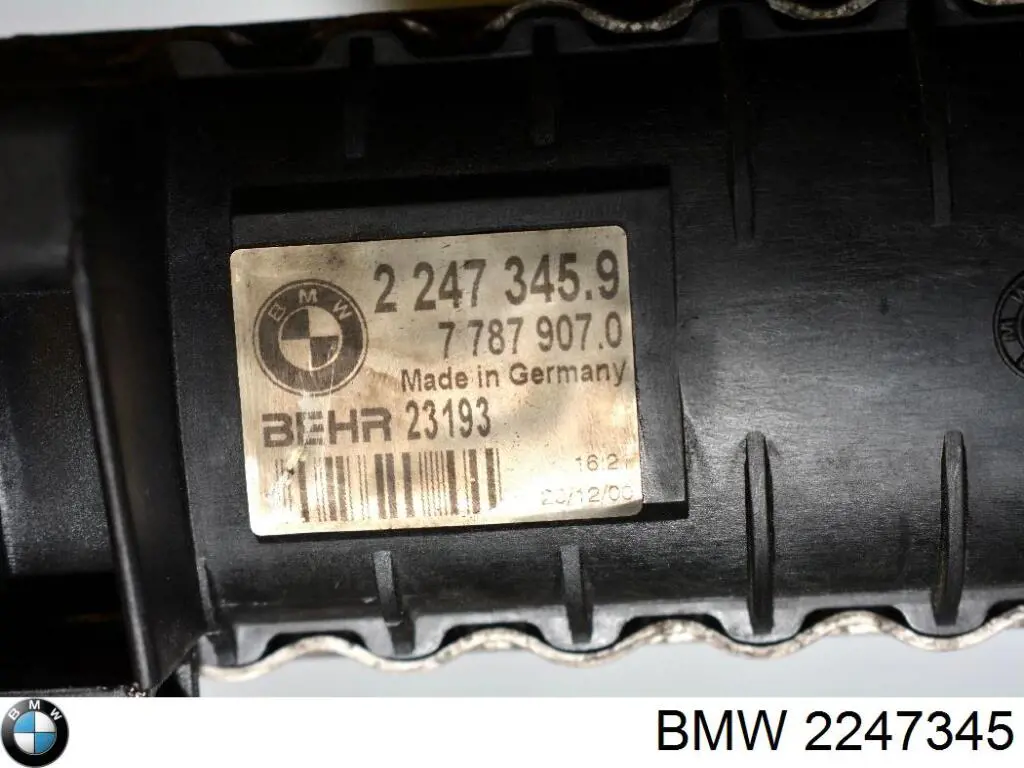 Compre 2247345 BMW Radiador de esfriamento de motor