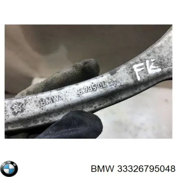 33326795048 BMW Braço oscilante transversal direito de suspensão traseira