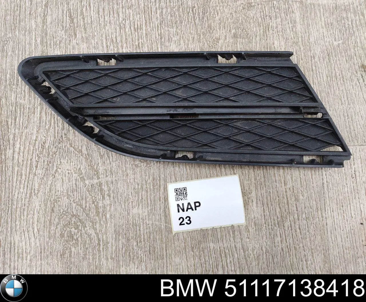 51117138418 BMW Grelha direita do pára-choque dianteiro