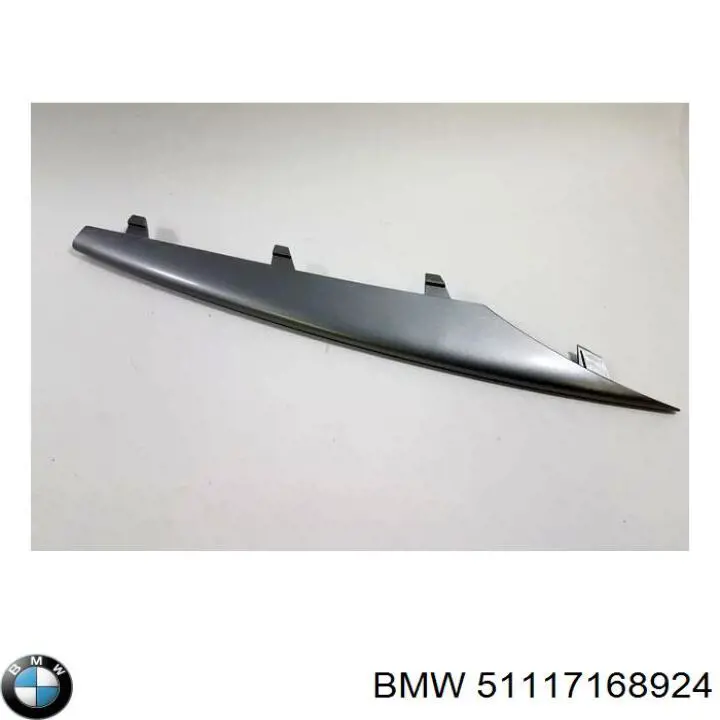 51117168924 BMW Moldura direita de grelha do pára-choque dianteiro