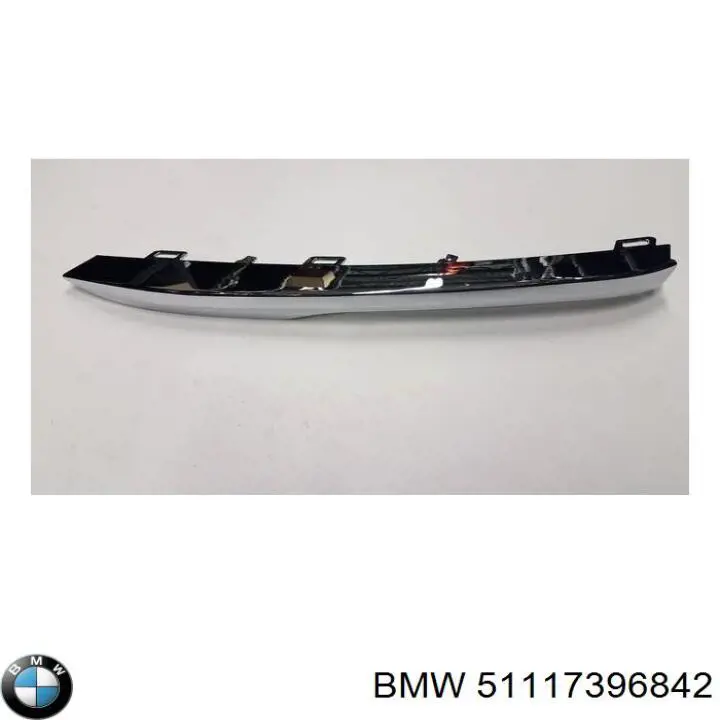 51117396842 BMW Moldura direita de grelha do pára-choque dianteiro