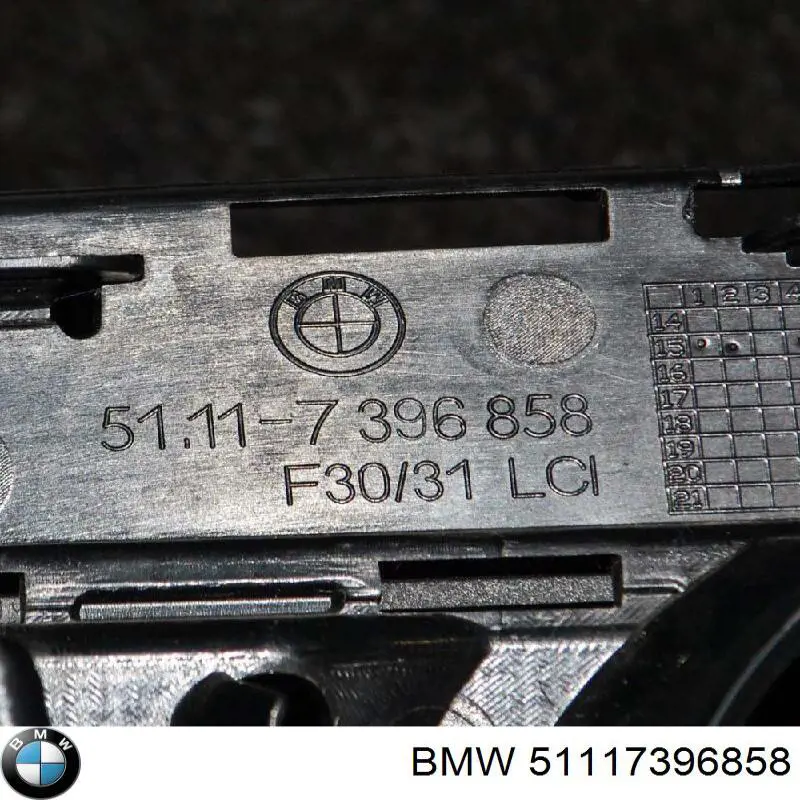 51117396858 BMW Tampão (grelha) das luzes de nevoeiro do pára-choque dianteiro direito