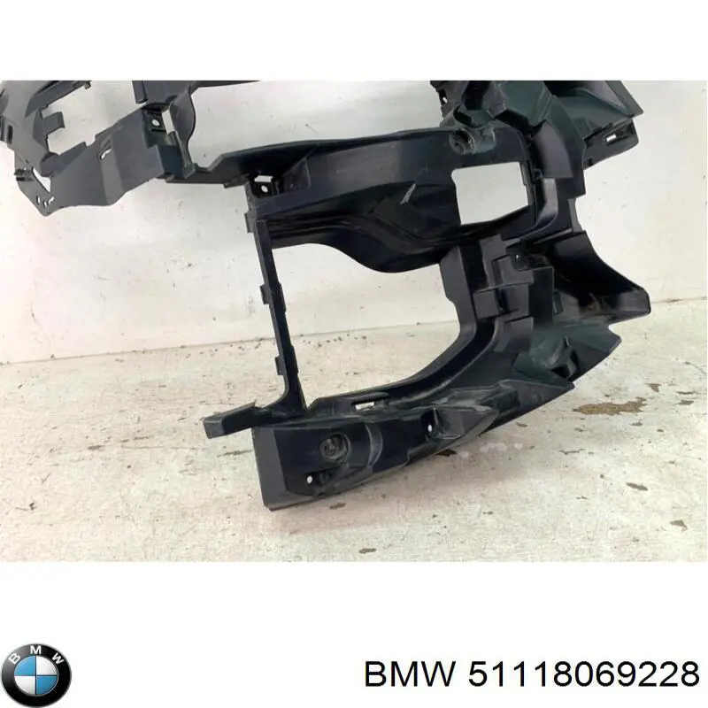 51118069228 BMW Consola de fixação das luzes de nevoeiro direitas