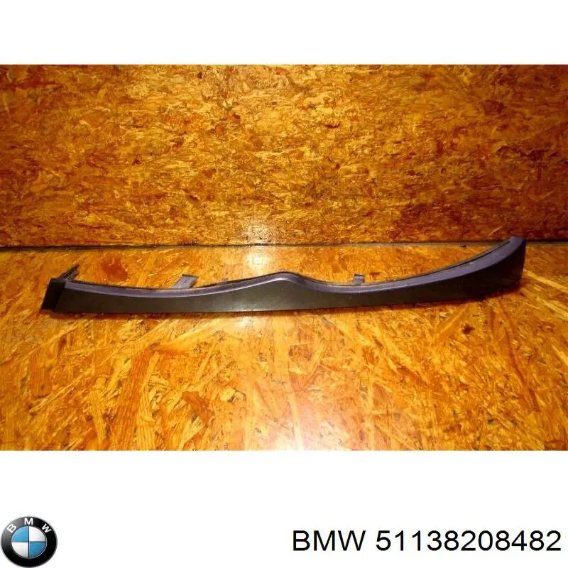 51138208482 BMW Ripa (placa sobreposta) da luz direita