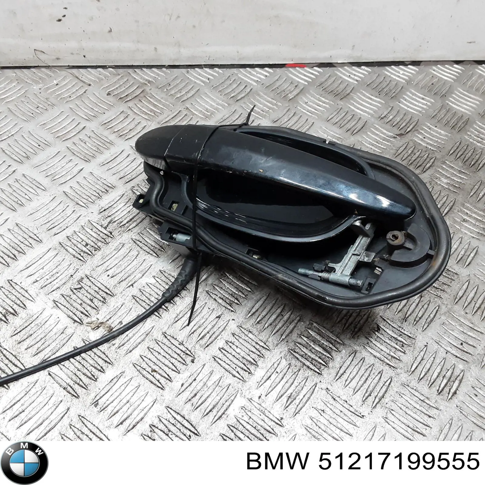 51217199555 BMW Suporte de maçaneta externa da porta dianteira esquerda