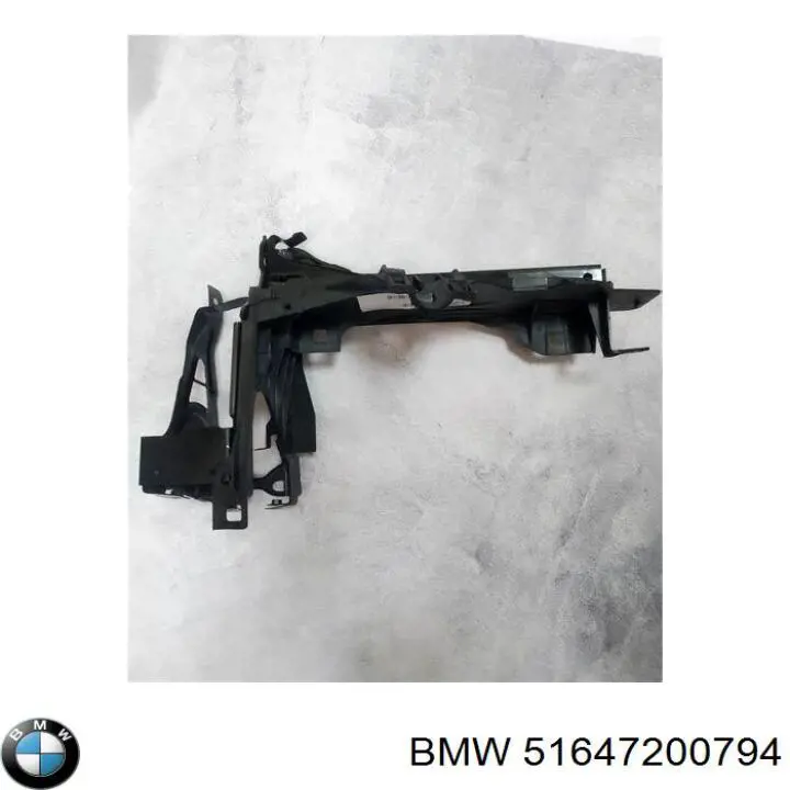 Compre 51647200794 BMW Consola (adaptador) de fixação da luz dianteira direita