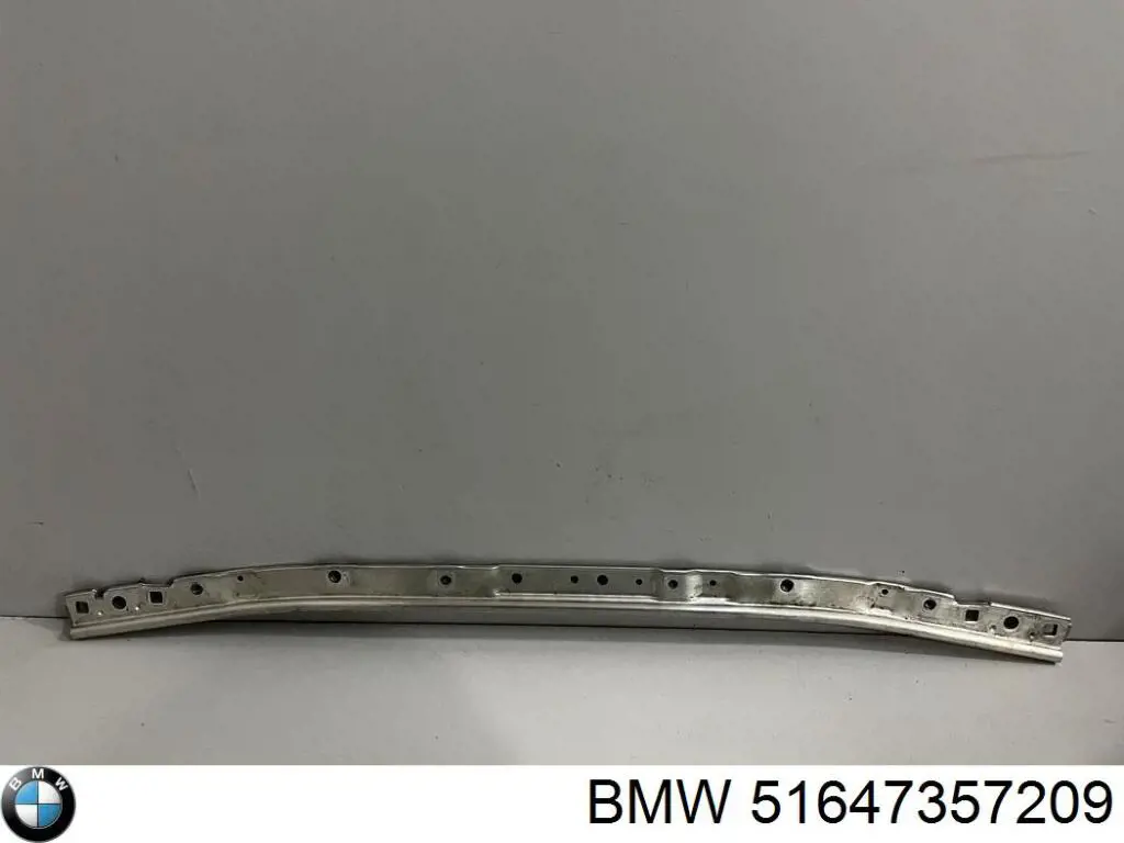 7357209 BMW Suporte superior do radiador (painel de montagem de fixação das luzes)