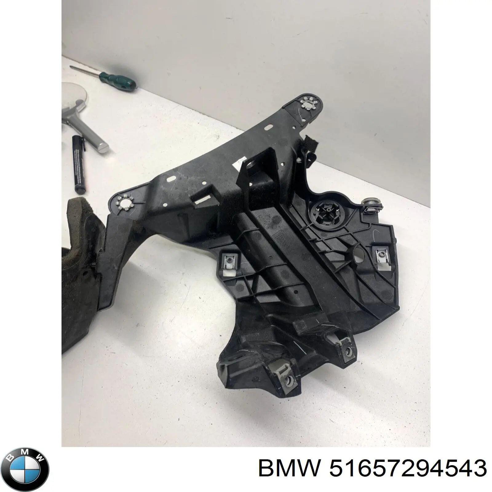 Consola dianteira de fixação do pára-lama dianteiro esquerdo BMW 51657294543 preço, a partir de 22,42 USD