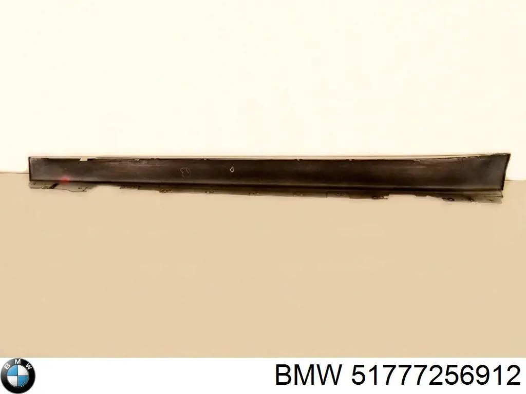 51777256912 BMW Placa sobreposta (moldura) externa direita de acesso