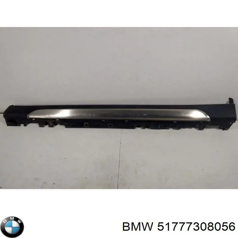 51777308056 BMW Placa sobreposta (moldura) externa direita de acesso