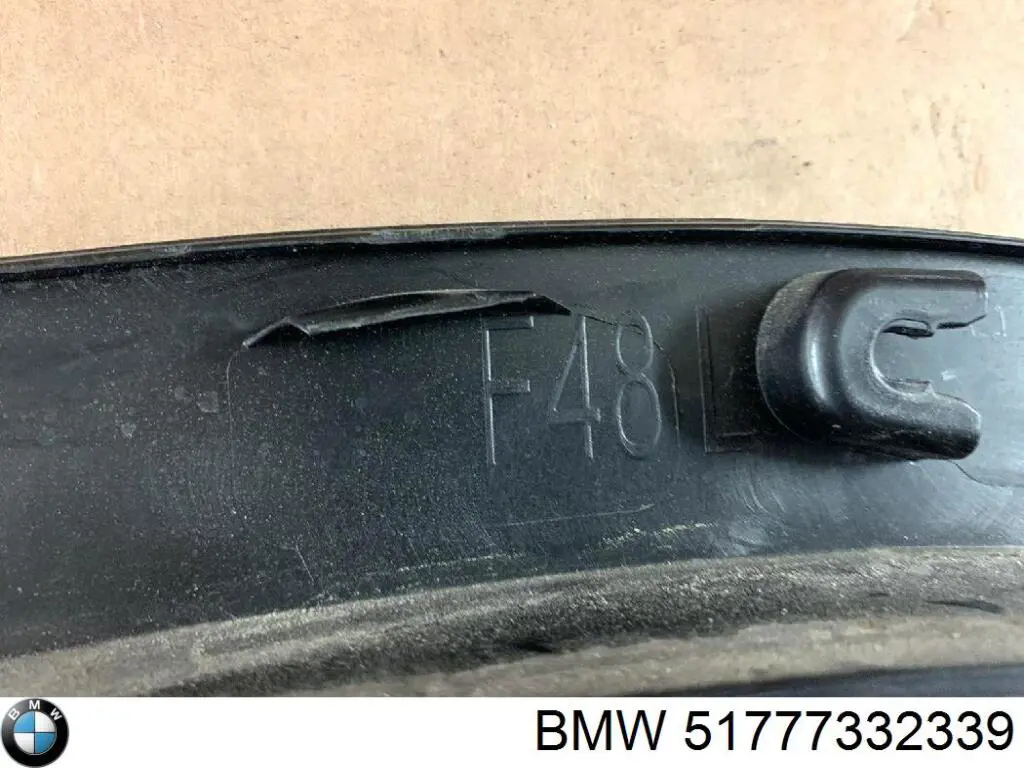 51777332339 BMW Expansor esquerdo (placa sobreposta) de arco do pára-lama traseiro