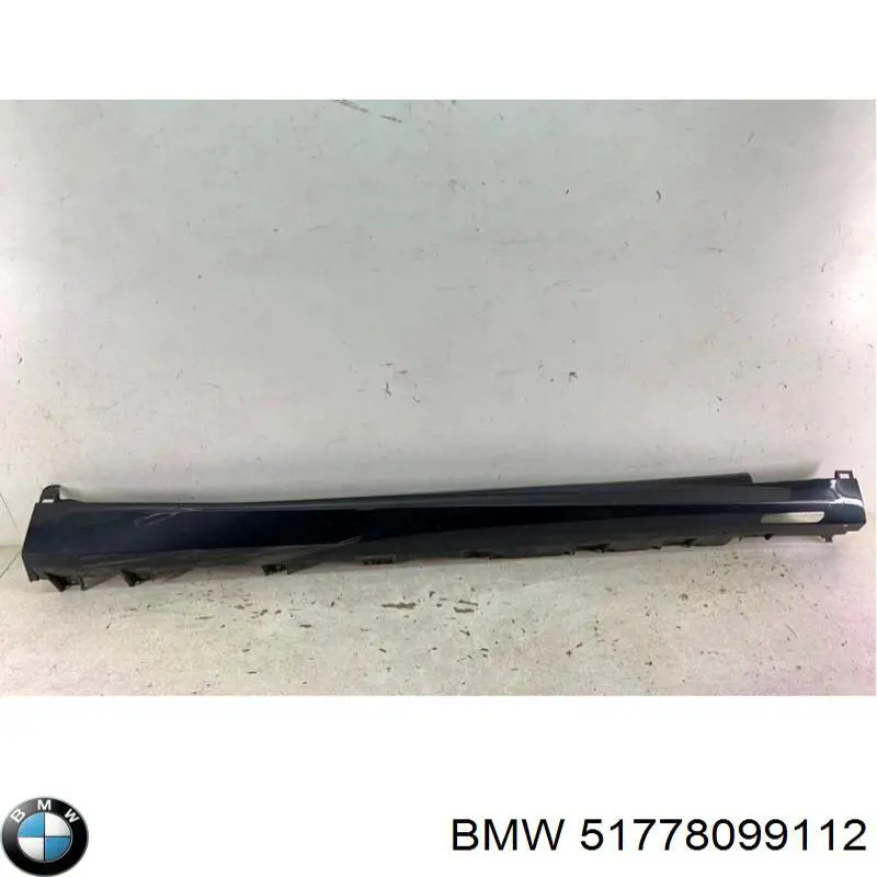 51778099112 BMW Placa sobreposta (moldura) externa direita de acesso