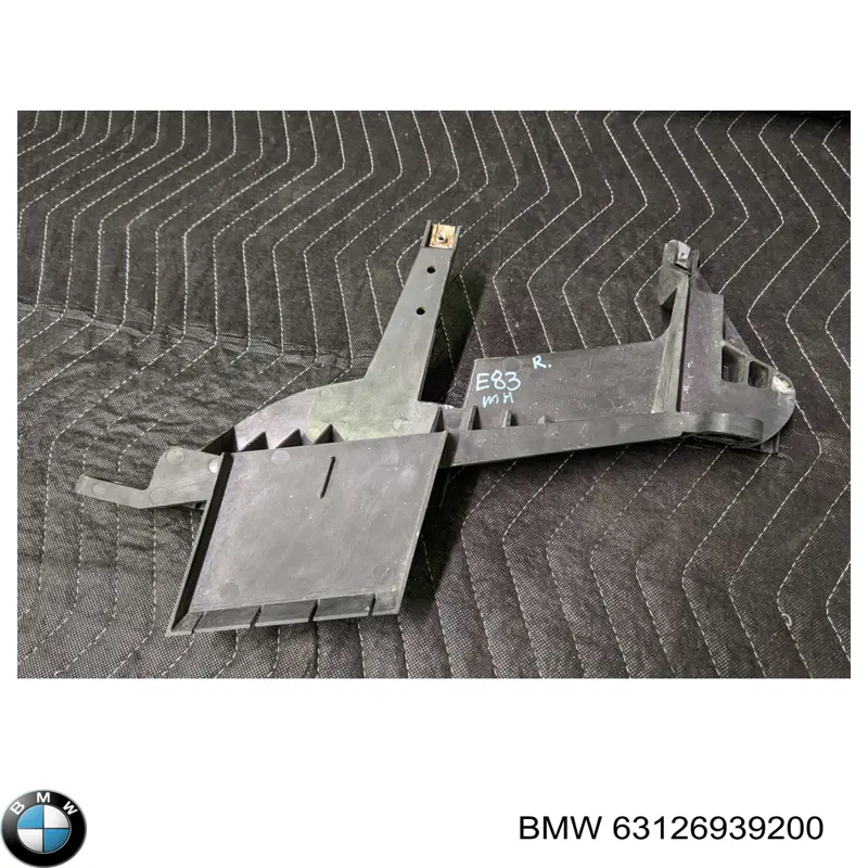 63126939200 BMW Consola (adaptador) de fixação da luz dianteira direita