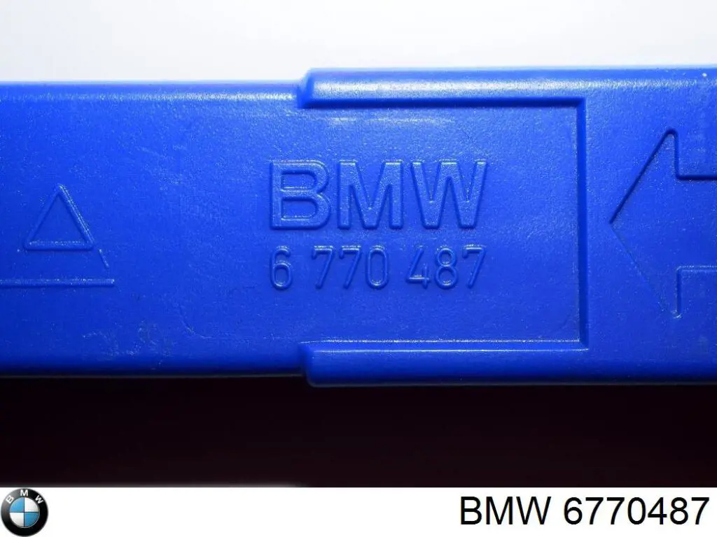 6770487 BMW Triângulo de advertência