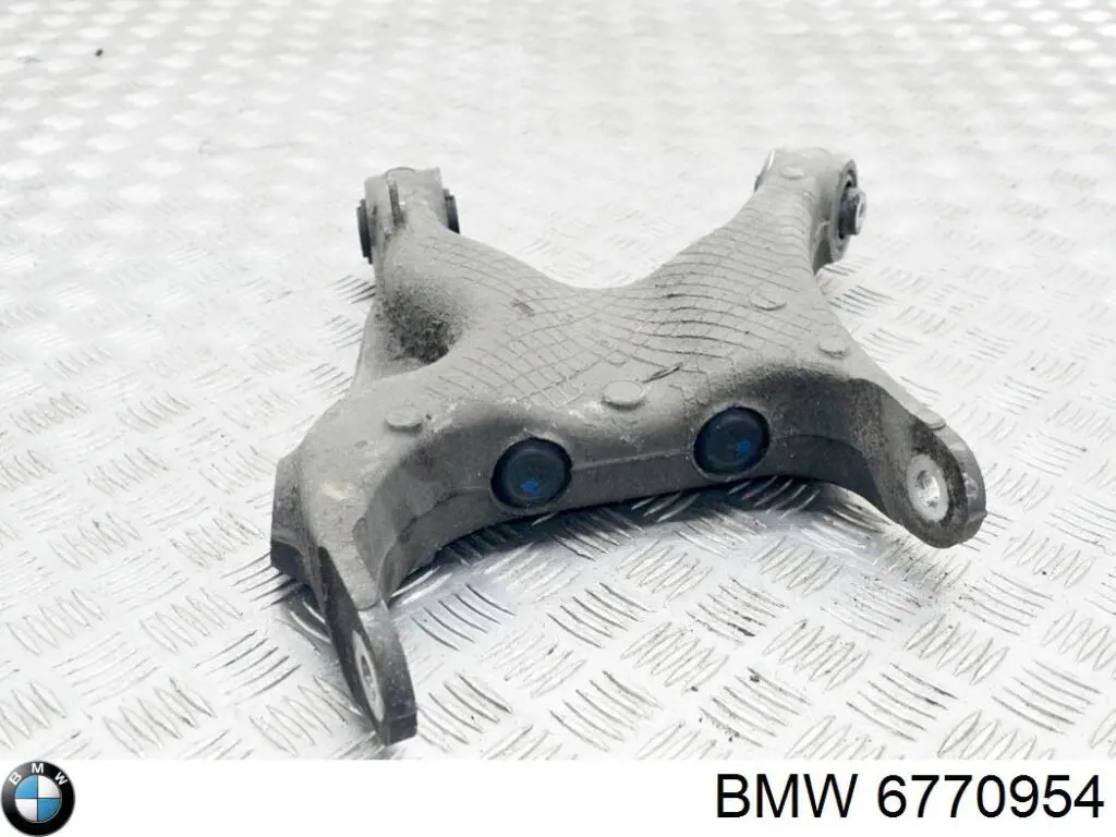 6770954 BMW Braço oscilante inferior direito de suspensão traseira