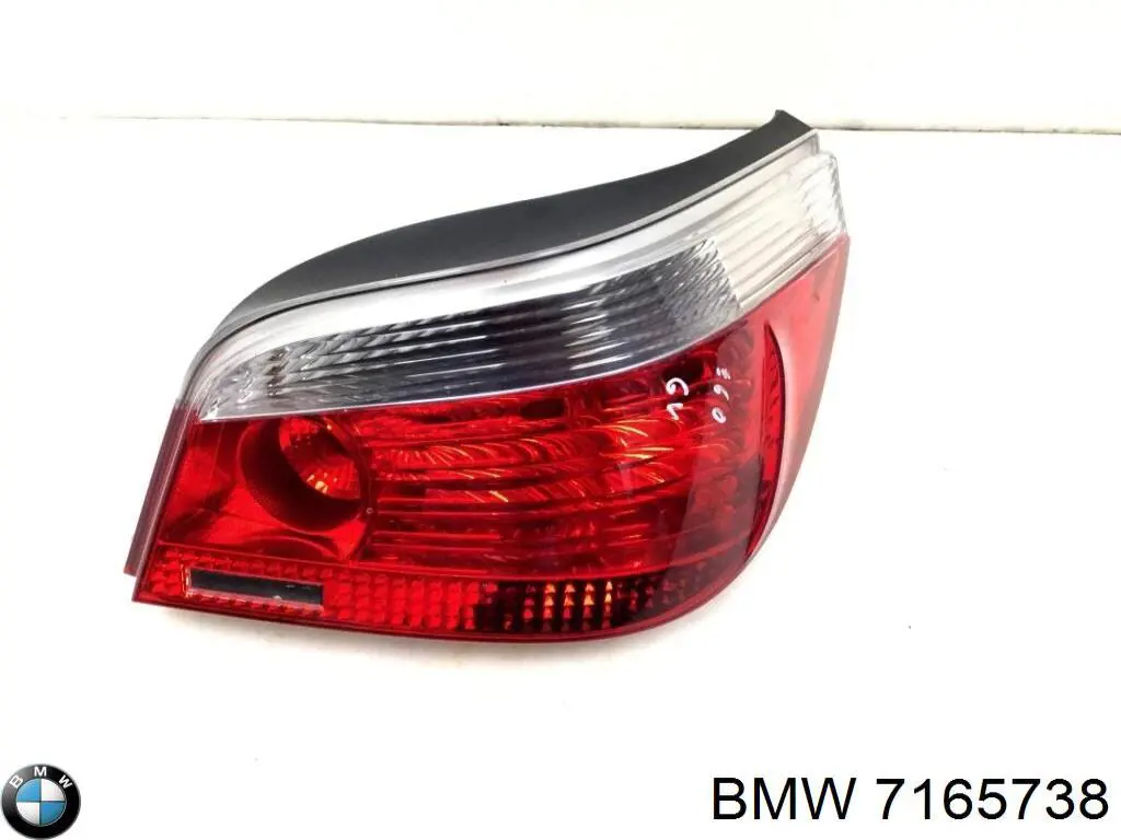 7165738 BMW Lanterna traseira direita externa