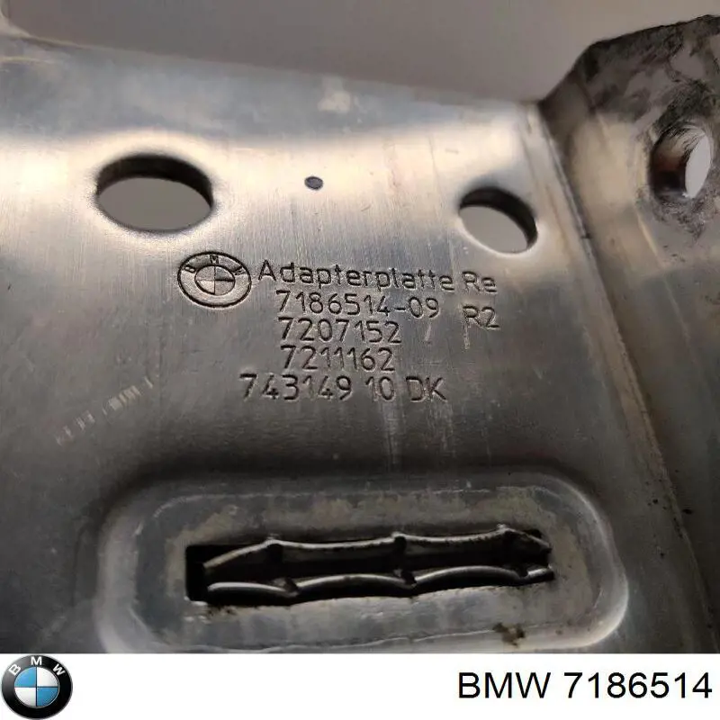Consola do pára-choque dianteiro direito 7186514 BMW