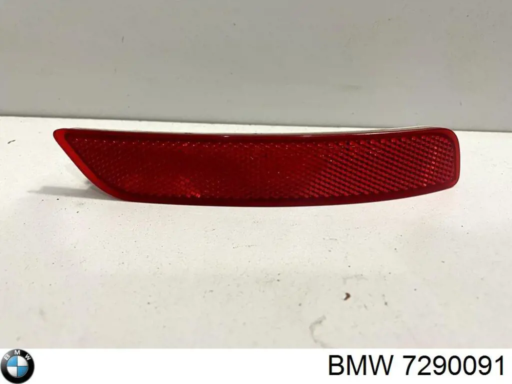 7290091 BMW Retrorrefletor (refletor) do pára-choque traseiro esquerdo