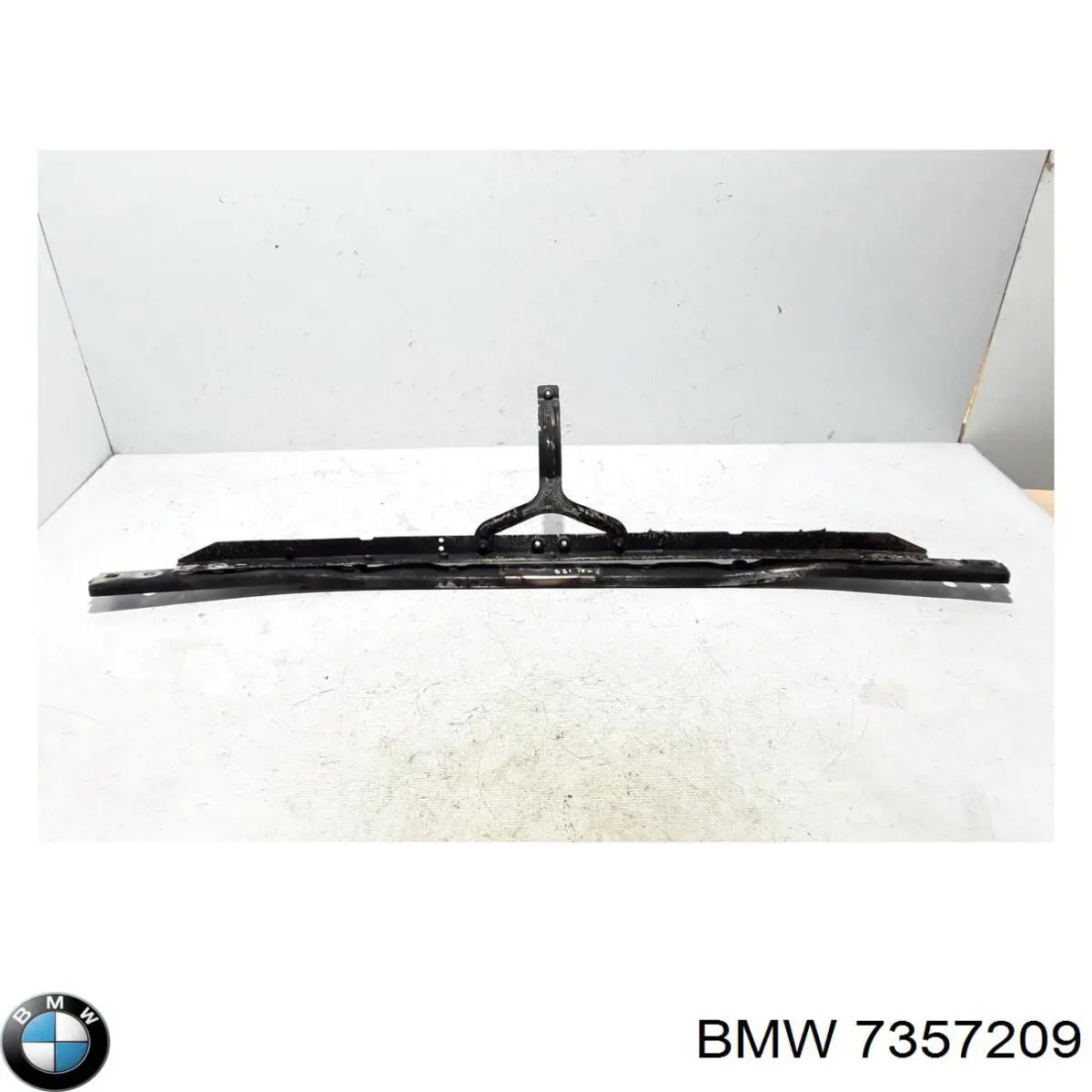 Suporte superior do radiador (painel de montagem de fixação das luzes) 7357209 BMW