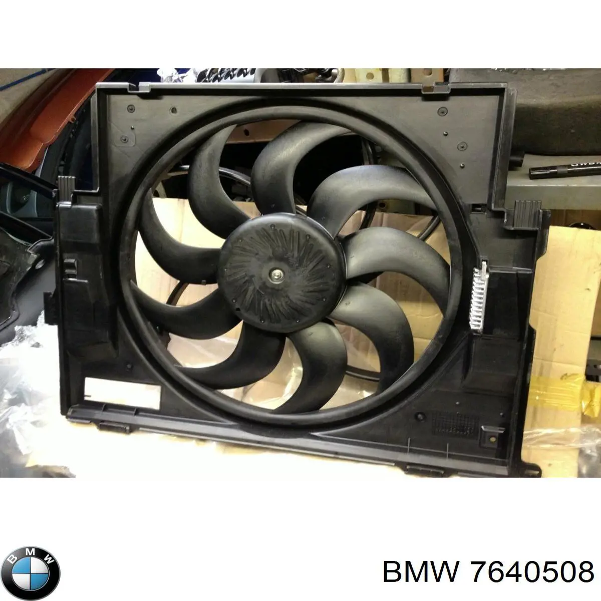 7640508 BMW Difusor do radiador de esfriamento, montado com motor e roda de aletas