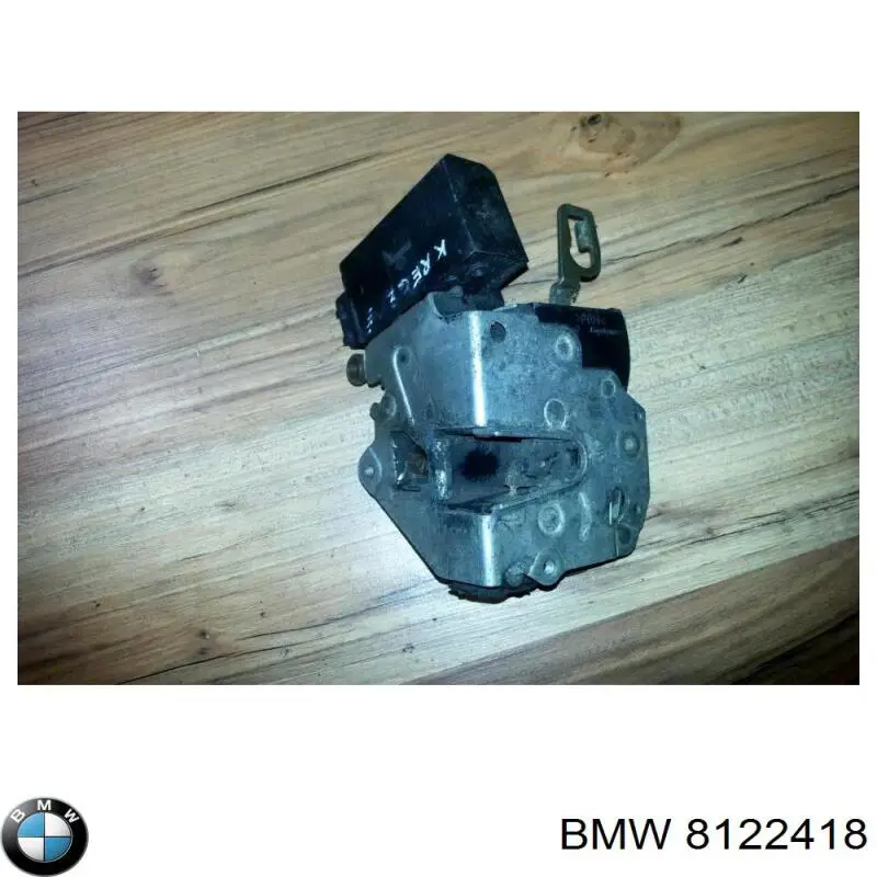 Fecho da porta dianteira direita 51218122418 BMW