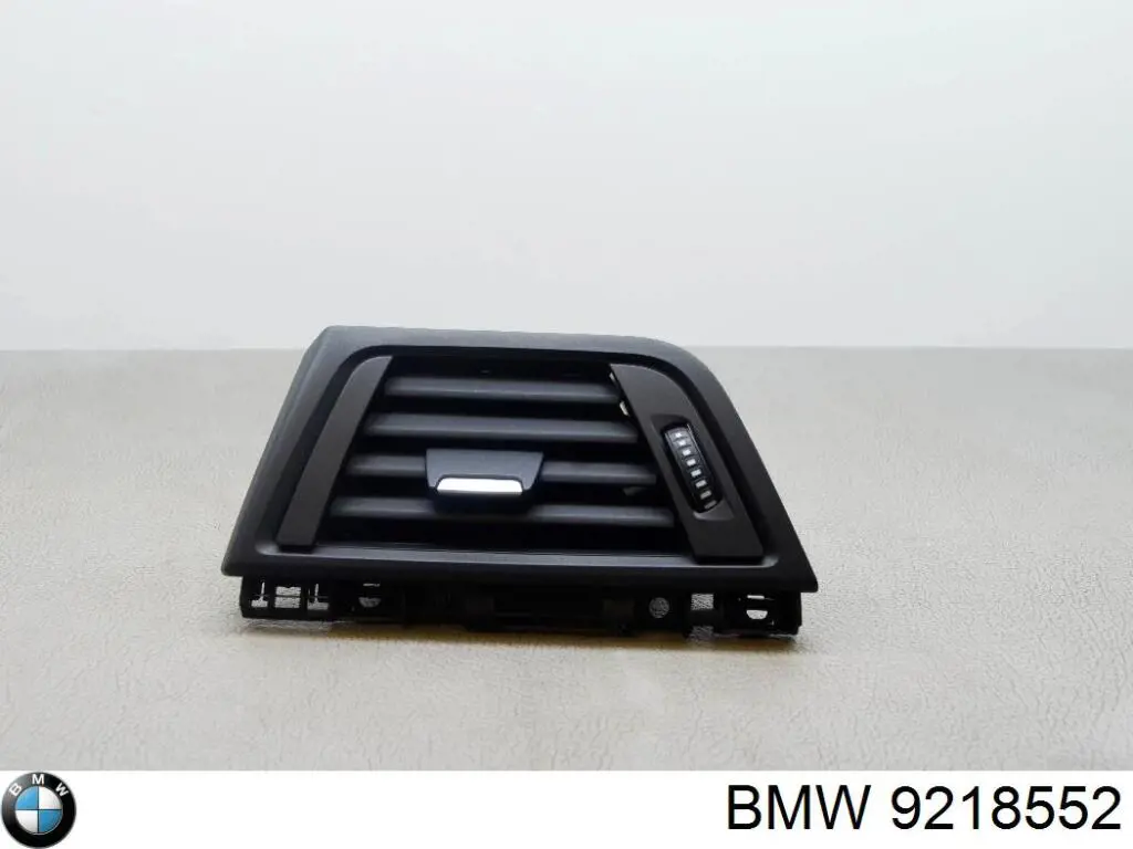 Grelha de ventilação de salão no "painel de instrumentos" 9218552 BMW