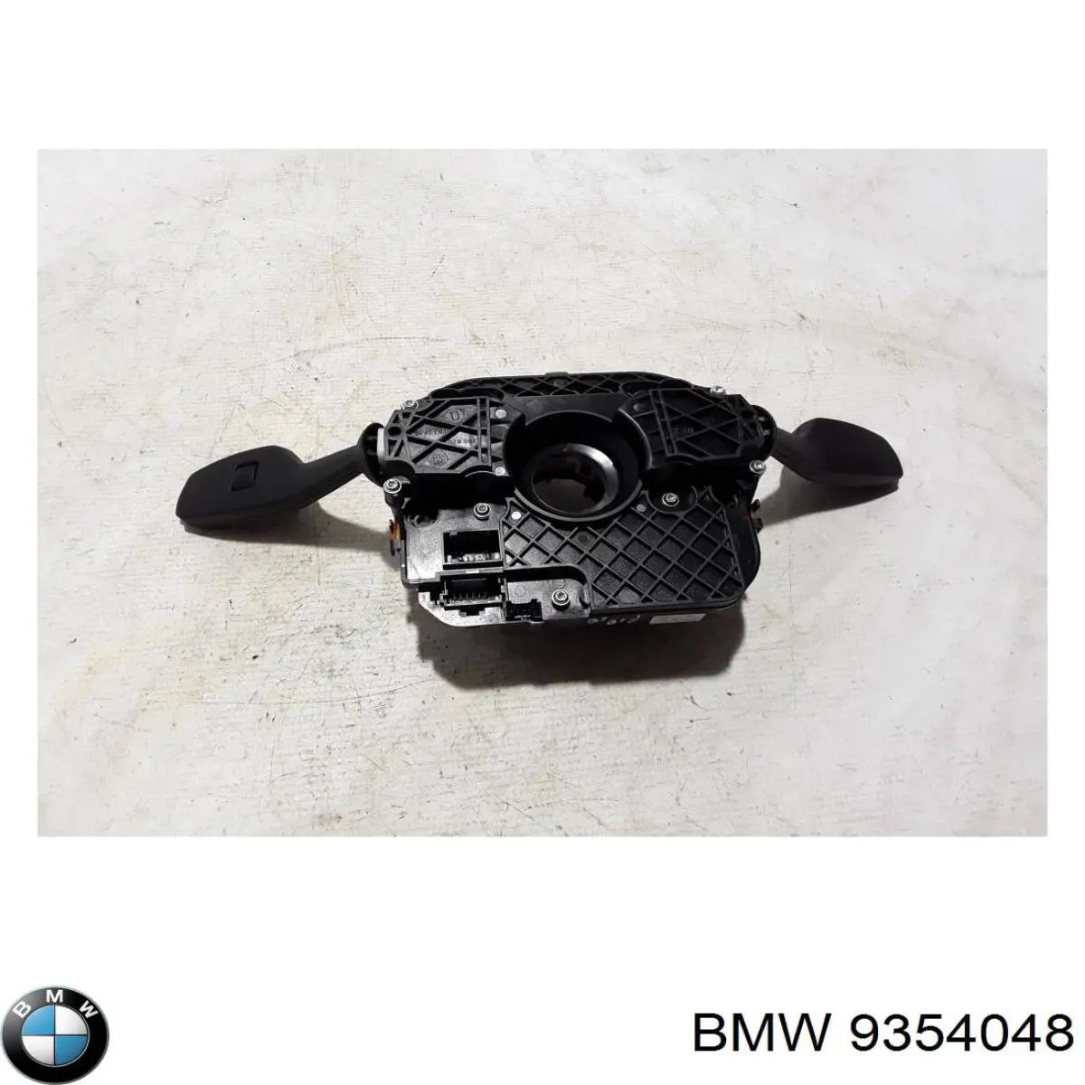 9354048 BMW Comutador instalado na coluna da direção, montado